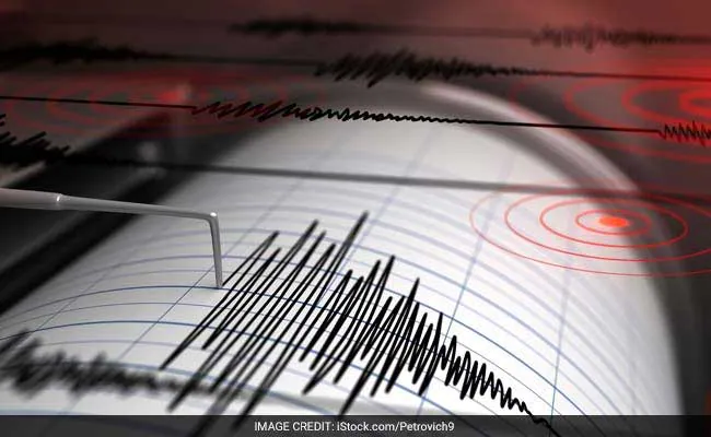 3 Consecutive Strong Earthquakes Hit Indonesia Island, No Tsunami Threat