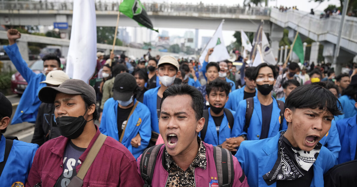 Indonesian students protest rumoured delay of 2024 election