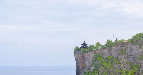 "Meet Bali" -- Enjoy natural beauty in Indonesia's must-visit Uluwatu Cliff
