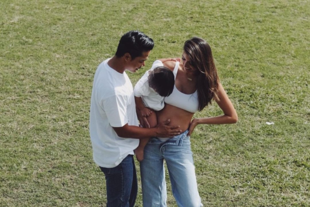 Migz Villafuerte and Rachel Peters with their baby girl Kaia. Image: Instagram/@rachelpetersx
