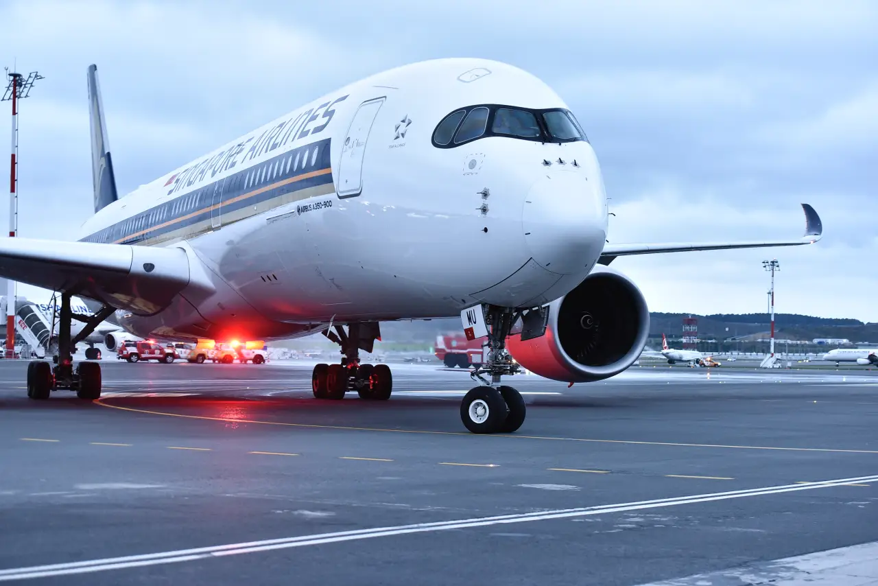 Singapore Airlines aircraft photo from its front nose