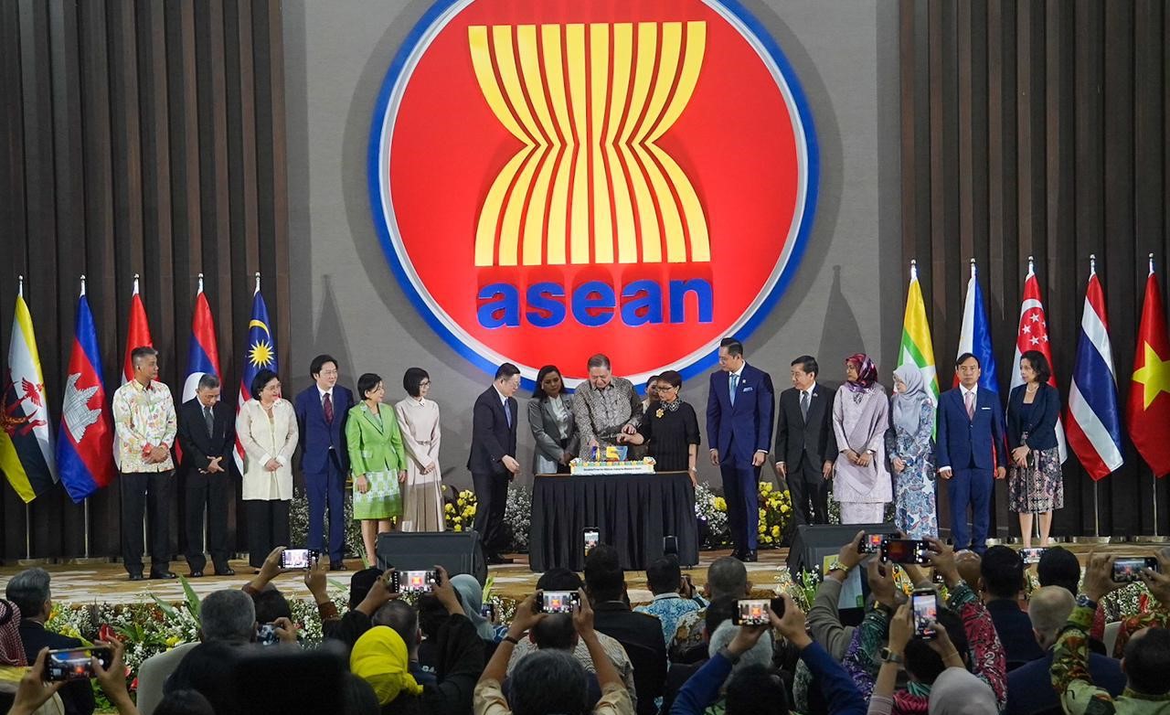 57th ASEAN Anniversary: ​​Indonesia Presents Batik as a Symbol of Collaboration