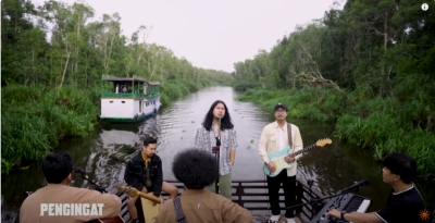 From cruising down a river to rocking a rubber estate: Malaysian and Indonesian performers think out-of-the-box with ‘live’ shows (VIDEO)