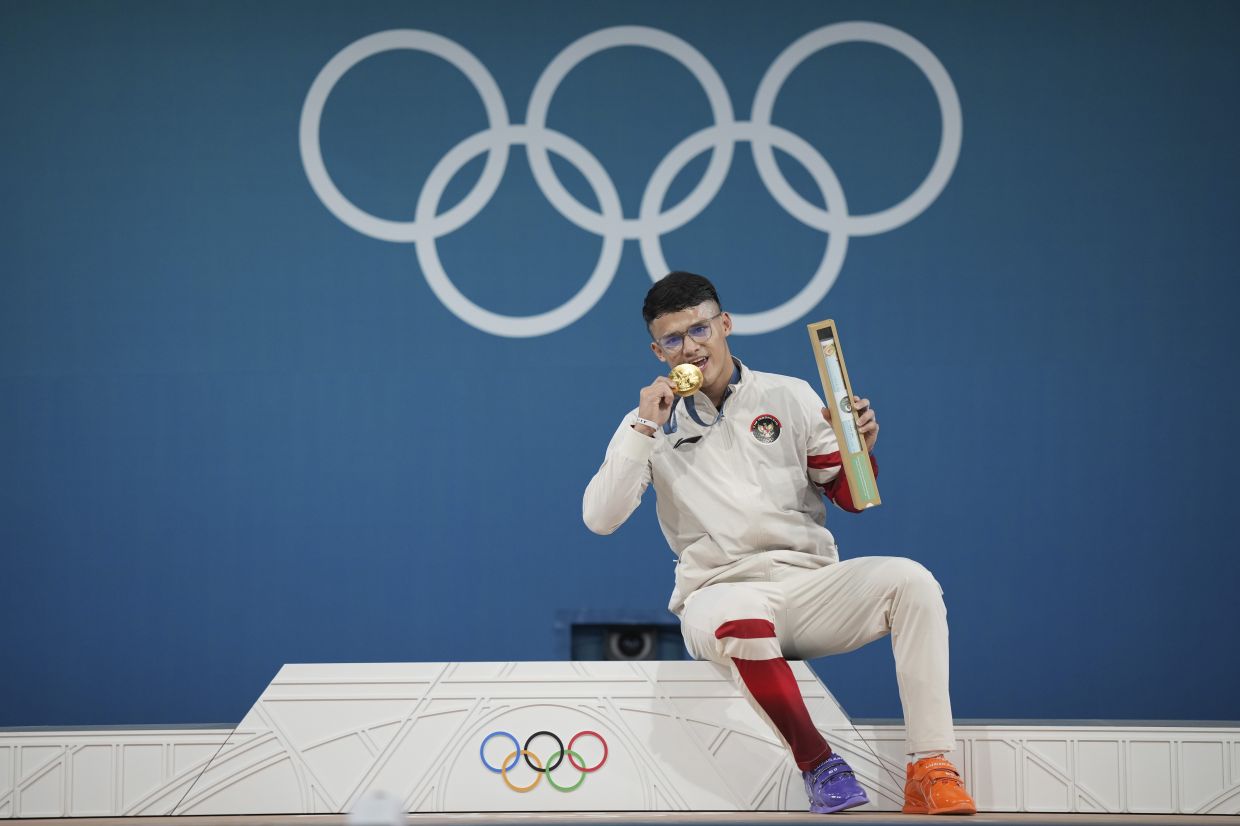 Olympics - Weightlifting - A gold to remember for Indonesia's weightlifter Juniansyah as China's Shi fails to finish