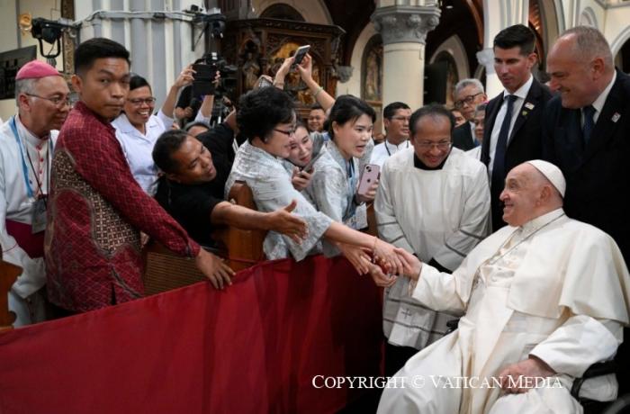 INDONESIA Pope tells Indonesian Church that missionaries ‘walk hand in hand’