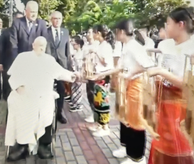 Pope Francis arriving at Jakarta's Cathedral of Our Lady of the Assumption  - Screenshot