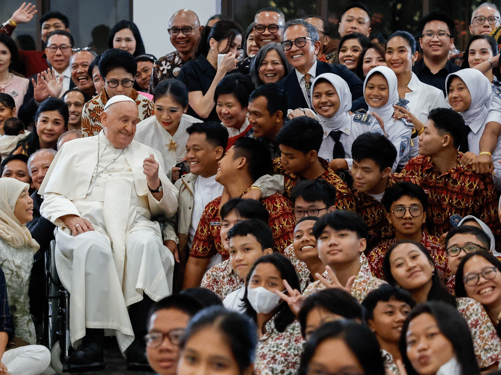 Share the Gospel with joy, pope tells Indonesia's churchworkers