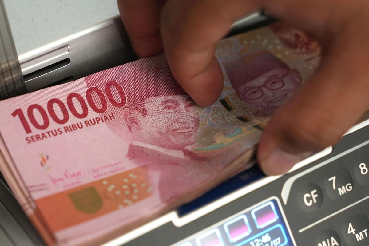 Bank Indonesia Holds Key Rate After Rupiah Comes Under Pressure